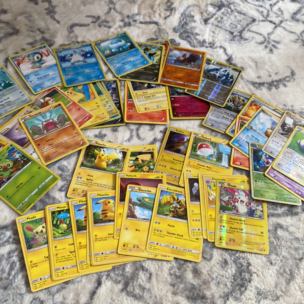 - Pokémon Trading Cards - Random Lot